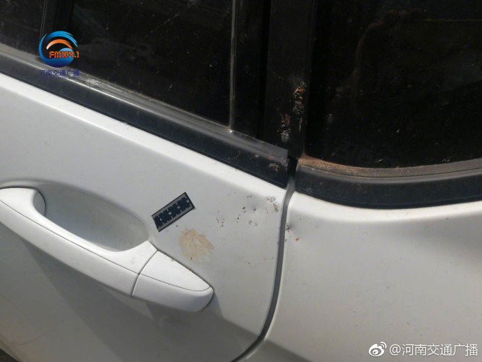 ֣��һ˽�ҳ��󵲷粣��ҹ�ﱻ�� ��;���°߰�Ѫ��