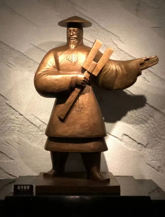 大禹治水雕像