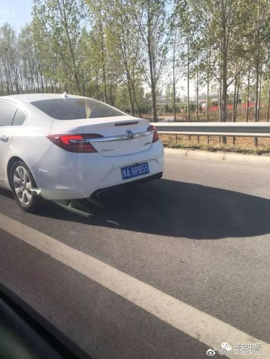 （鄭民高速違法占用應急車道車輛曝光）