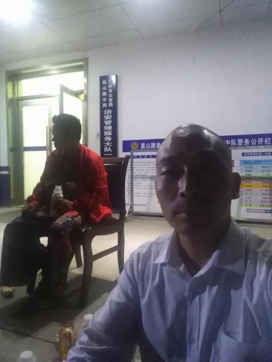 好心乘客做的“笔录”,帮了大忙
