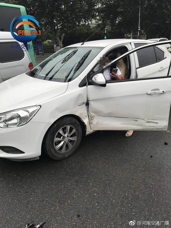 ֣˽ҳռֱгͻת Ͷײ