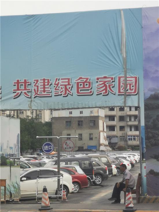 崔先生说,对于政府下达的整改甚至拆除的通知,他们都会配合执行。