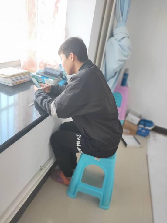 郑州经开五中开展“德育导师云家访”活动