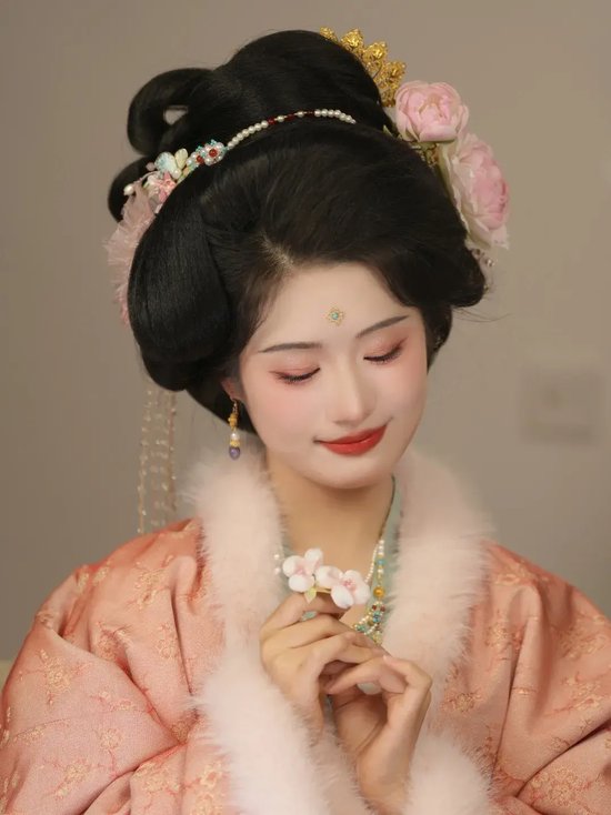 芮芮饰石榴花花神