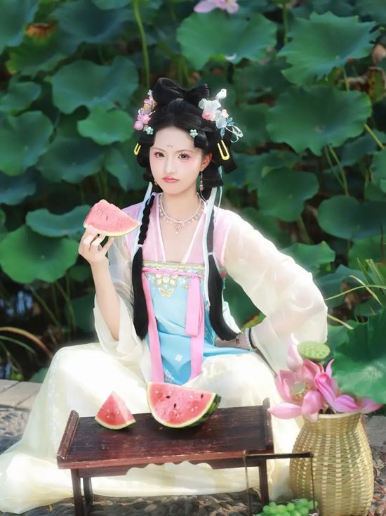 沫沫饰牡丹花神