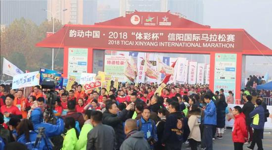 万人参与,场面震撼。