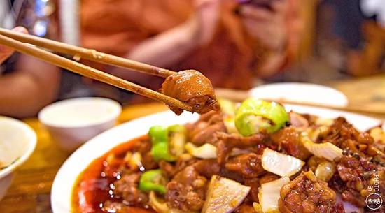 吃过大盘鸡、豆花鸡、辣子鸡,