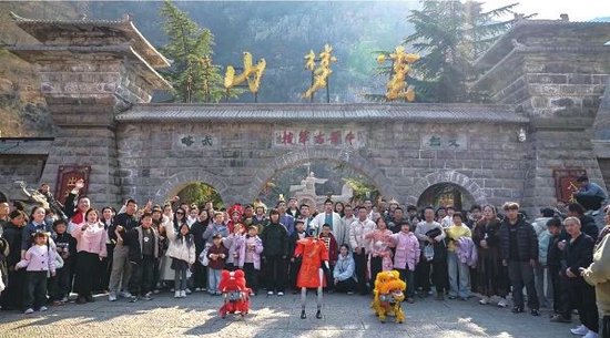 云梦山新春活动引爆全场。耿龙飞 摄