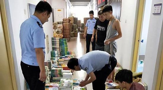 郑州警方端掉盗版图书窝点 查获非法图书12万