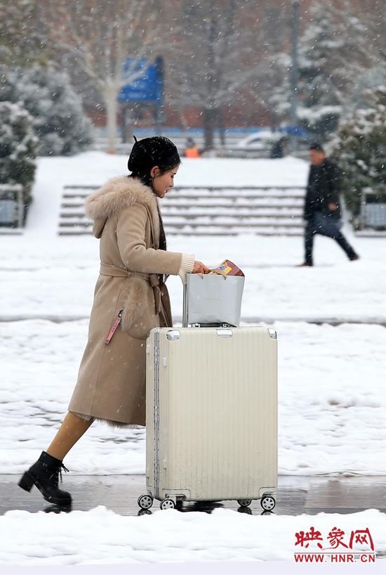 一场瑞雪牵绊了多少人的脚步