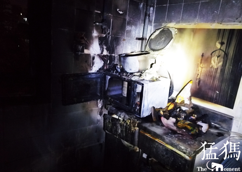 95后女子烧上水外出买菜 结果整个厨房都糊了