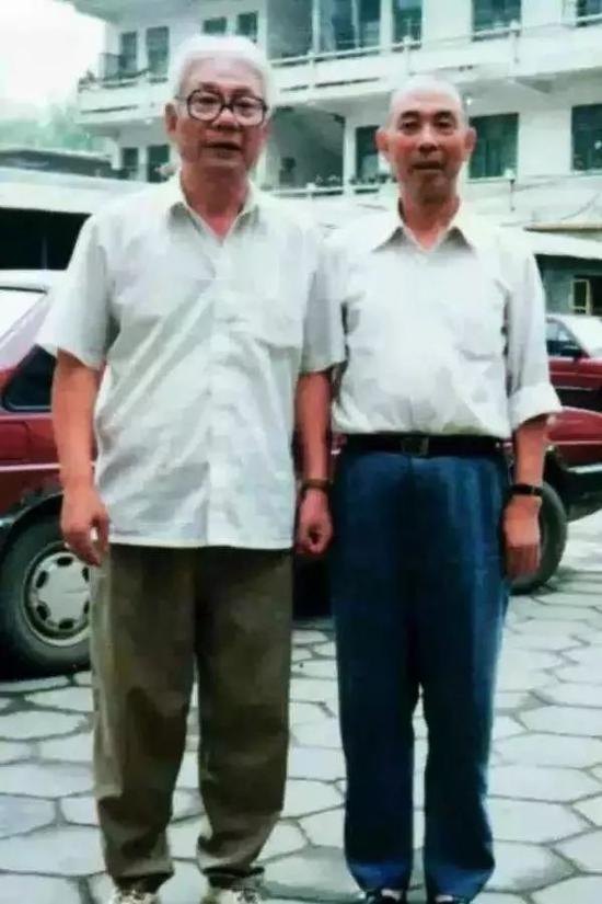 郭兴与“李向阳”扮演者郭振清合影