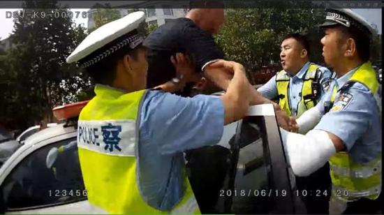 想满足他的要求,他就成了这个样子