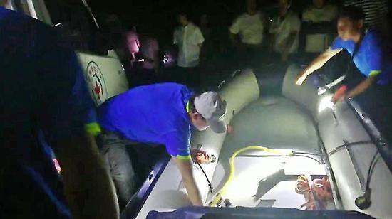 為救落水孩子，年輕媽媽跳入水中卻不幸溺亡