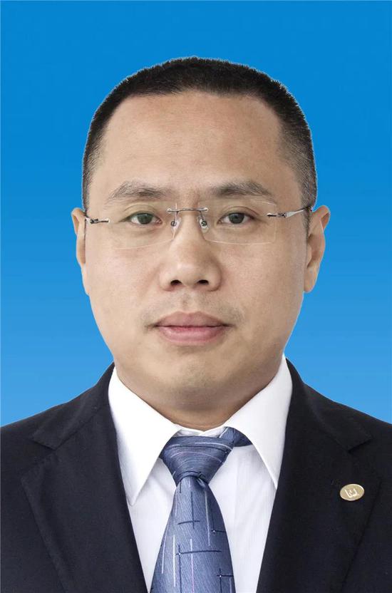卫华董事长_战卫华(2)
