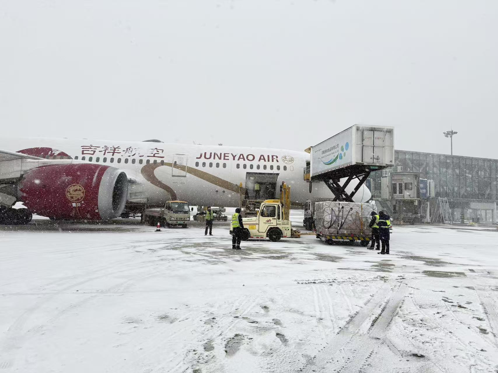 降雪致部分航班延误，郑州机场全力保运行平稳