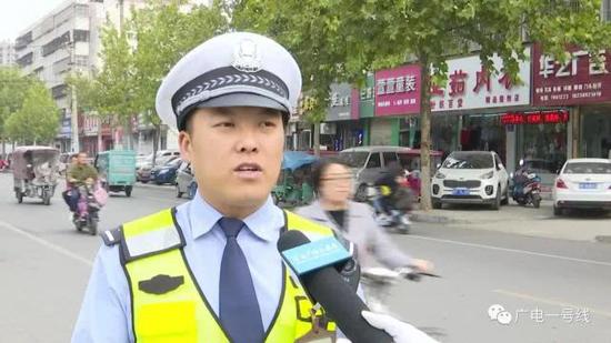 周口市交警支队直属二大队民警