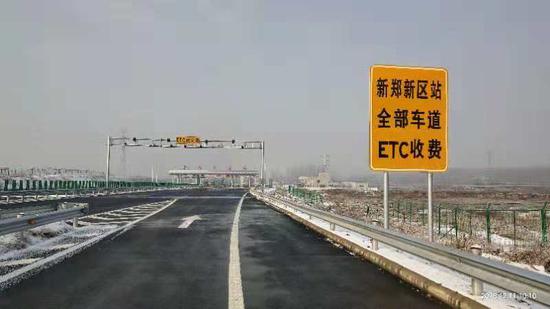 1、全ETC車道收費站怎樣通行?