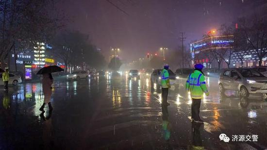 风里雨里雪中，我在岗