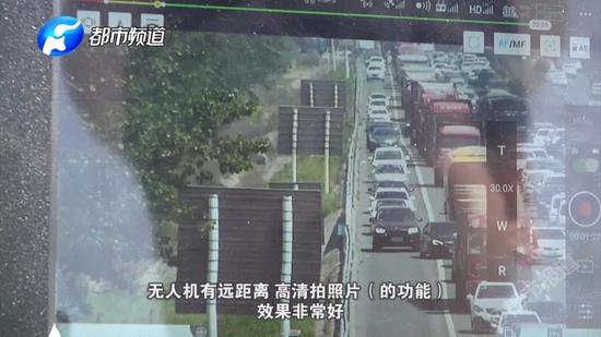 (无人机抓拍违法占用应急车道车辆)