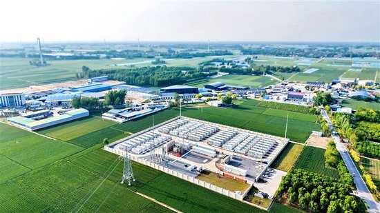 内黄县华润电力亳城储能电站是一个“超级充电宝”。本报全媒体记者 王延辉 摄