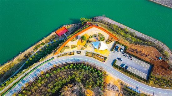 黄河古都一号旅游公路洛阳市孟津区段西霞院驿站。 杨鹏 摄