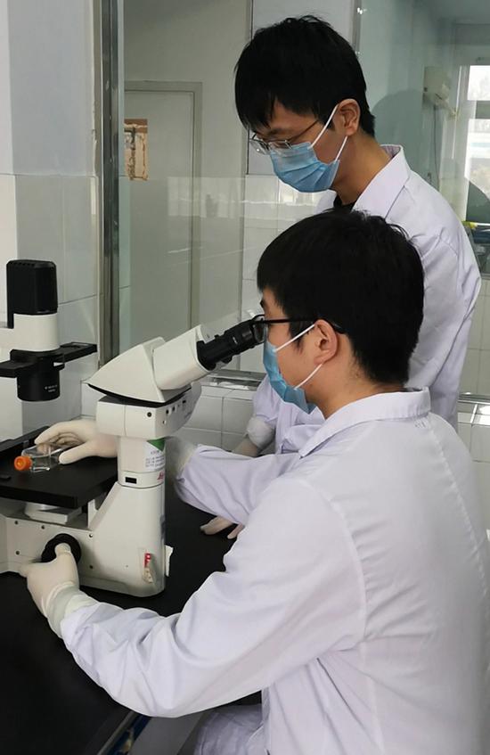 （謝楠和程思嘉工作照）