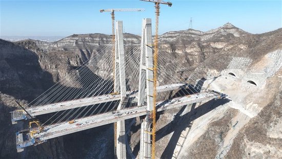 郑洛高速后寺河特大桥建设现场。 受访者供图