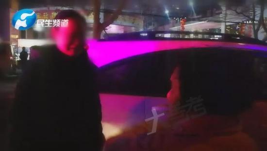 △走失男童的母親哭著感謝李奶奶