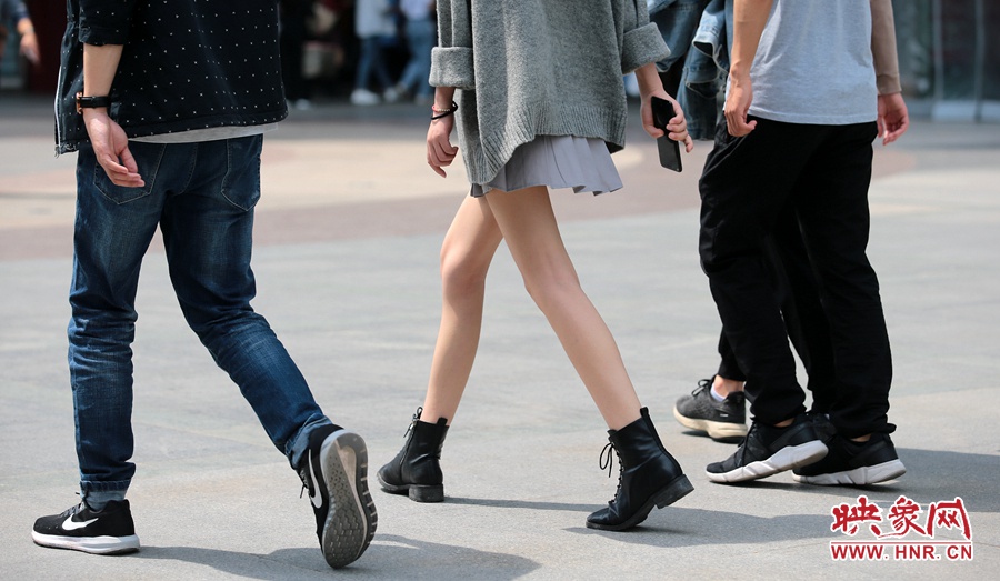 美女總是比男生更早迎接夏日的到來