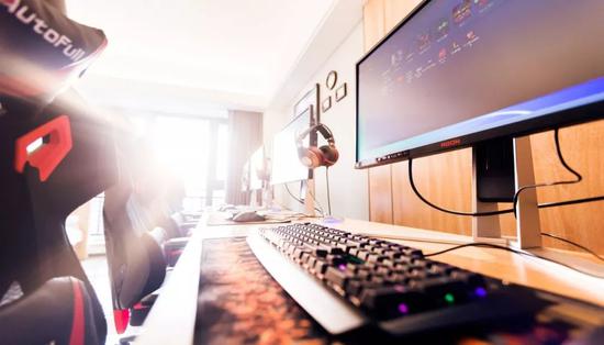 郑州新开吃鸡电竞主题酒店,快来一起开黑哇!