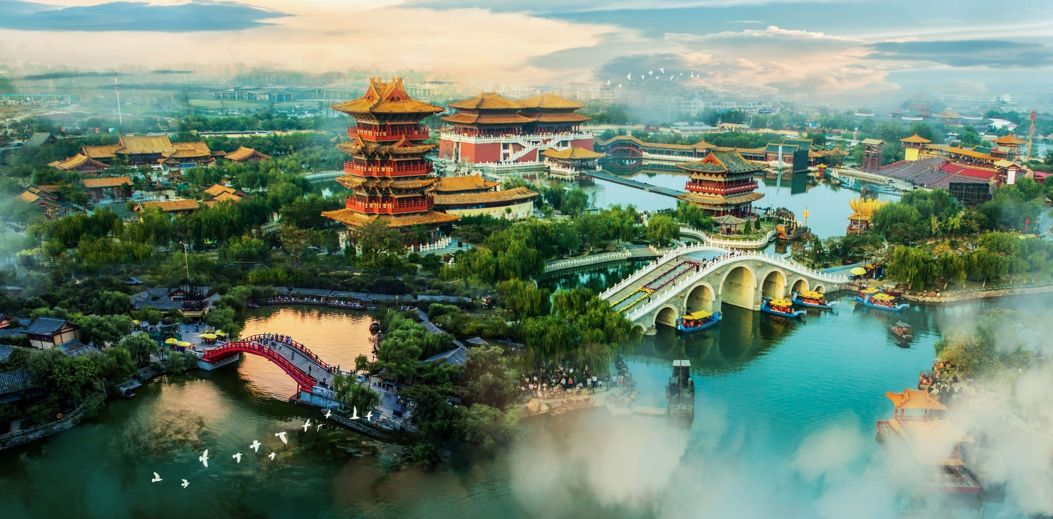 开封清明上河园。