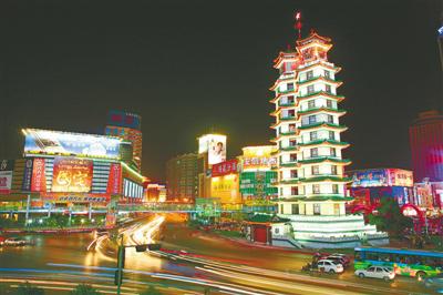 二七纪念塔见证郑州的华丽转身（资料图片） 本报记者 丁友明 摄