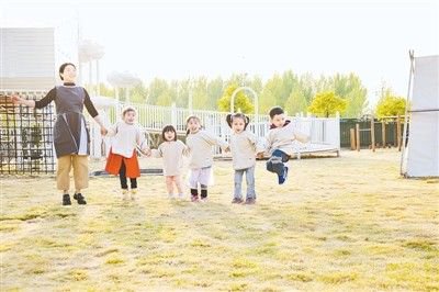  郑东新区豫兴路幼儿园师幼共享美好时光