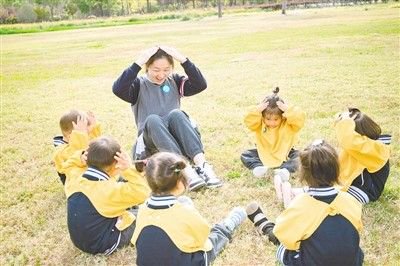  郑东新区龙翔第二幼儿园幼儿开心互动