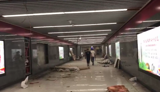 現場：閘機、電梯等安裝到位