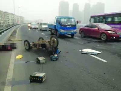 郑州骑电动车的人注意了 再这么上路将被交警