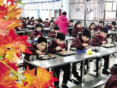 高新区外国语小学校内午餐