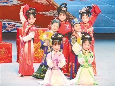 集体节目豫剧《五女拜寿》