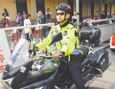 民警在考点待命