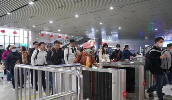 五一假期郑州铁路运输高峰日 预计将突破80.1万人