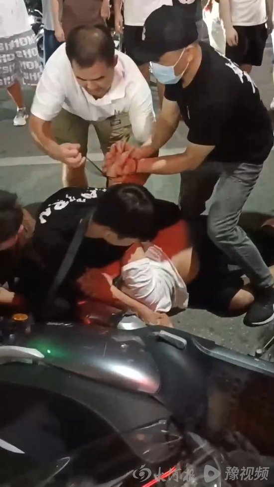 “六勇士”勇斗持刀歹徒（资料图）