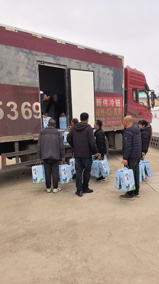 图5 河南警察学院开展消费帮扶活动