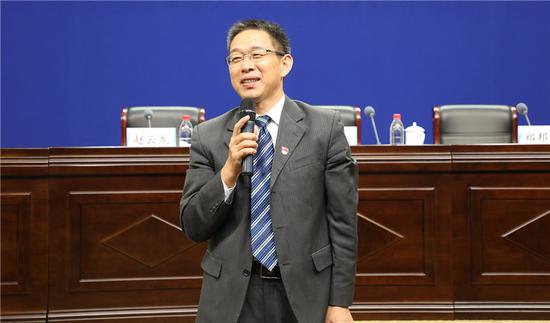 河南省教科院院长郭国侠结合自身经历，分享了职业教育的变化
