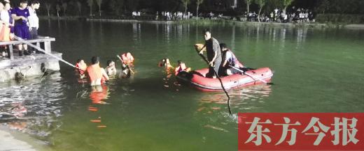 濮阳市红十字水上义务救援队在实施救援