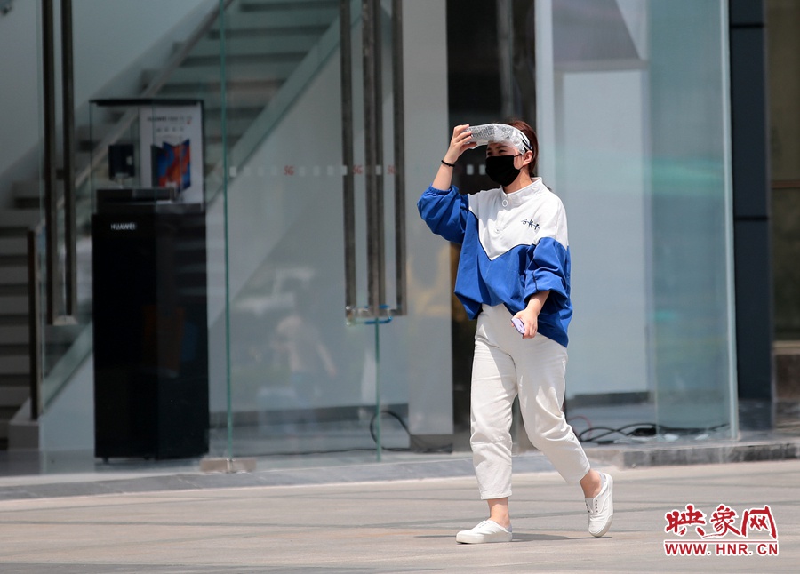 太陽太曬，能擋一點(diǎn)是一點(diǎn)