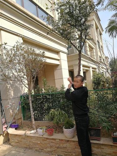 9月5日,二中队再次接到章某楼上一住户报案,家中两、三万元的财物被盗。