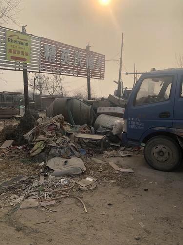 郑州城乡接合部环境啥情况?高速立交处“不忍卒睹”