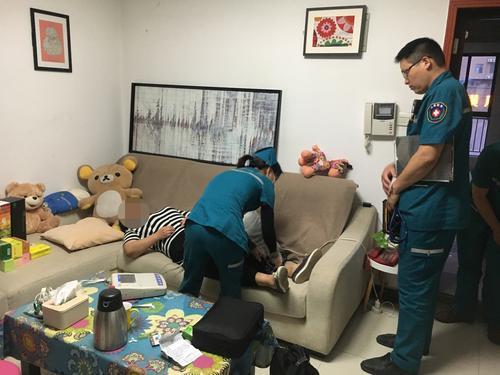 120来了,她又哭喊“我心脏不会跳了”
