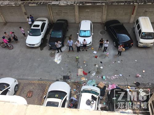 郑州女业主疑因感情问题情绪失控 民警喷辣椒水制服